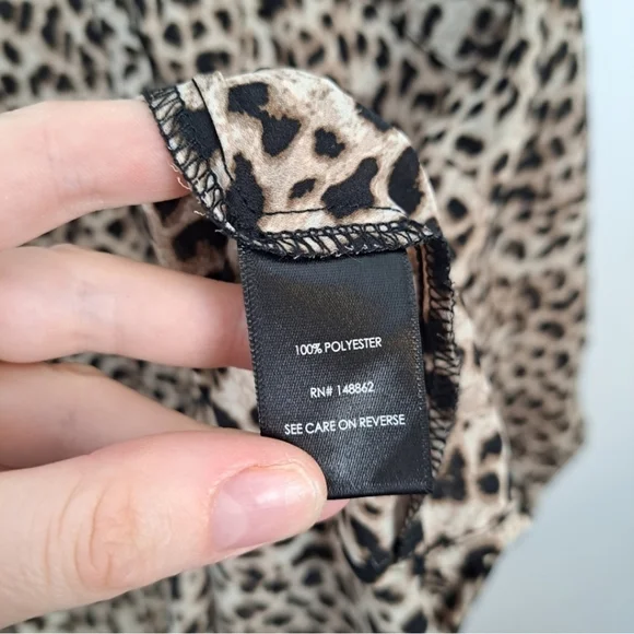 TORRID Bundle Of 2 Cheetah Print & Romantic Floral 3/4 Sleeve Blouses Size 2X - Picture 7 of 14